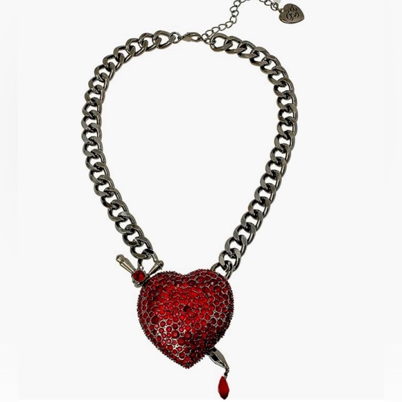 Betsey Johnson Heart Dagger Pendant Necklace GothJewelry Bloody Red Spooky NWT - Picture 4 of 6